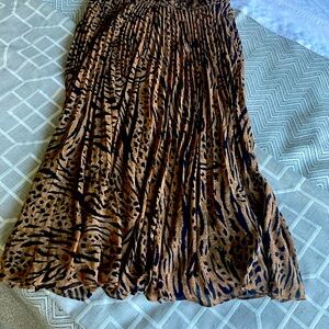 Pleated brown skirt by Forever New